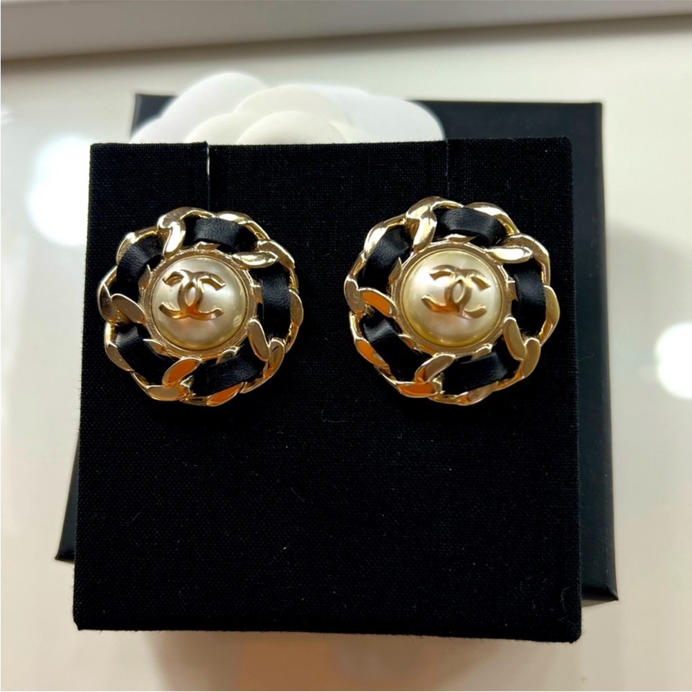 Chanel Runway chain & pearl link earrings